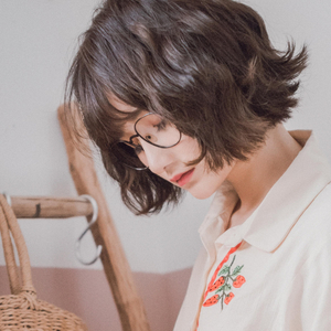 妺妺坐在我腿上啪啪H
