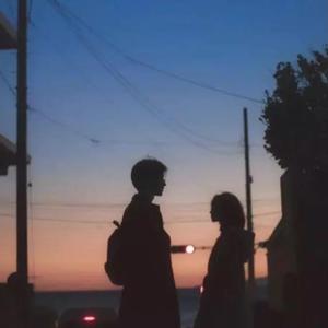 妺妺坐在我腿上啪啪H
